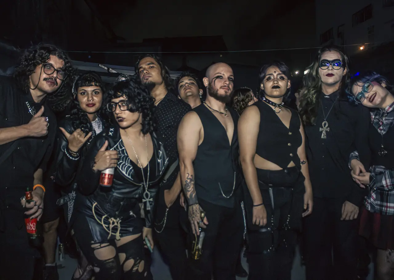 ★激レア★メディーナ/Gothic cult Na terra do sertanejo, góticos celebram identidade e estilo de